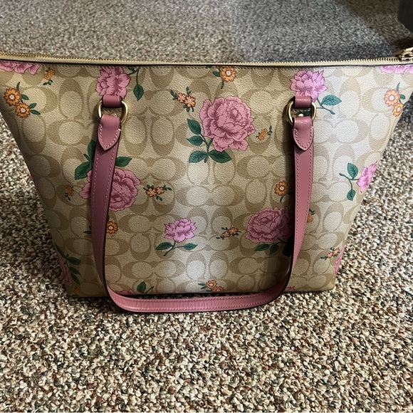 Coach Gallery Tote - Picture 2 of 10